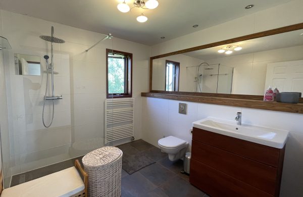 bathroomupstairs